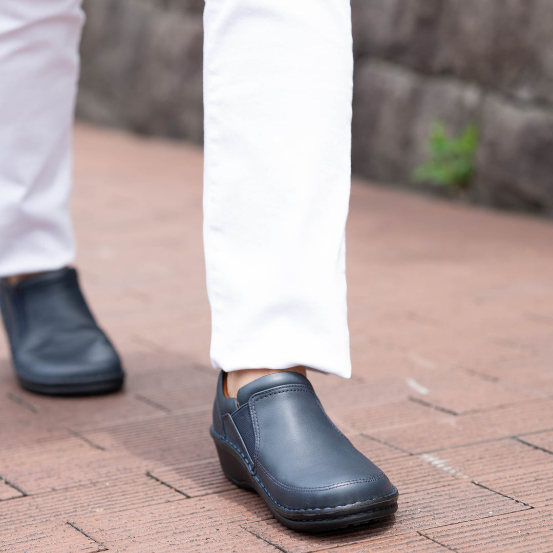 ユニセックス】No.10888 スリッポンシューズ（ブラック、チョコ