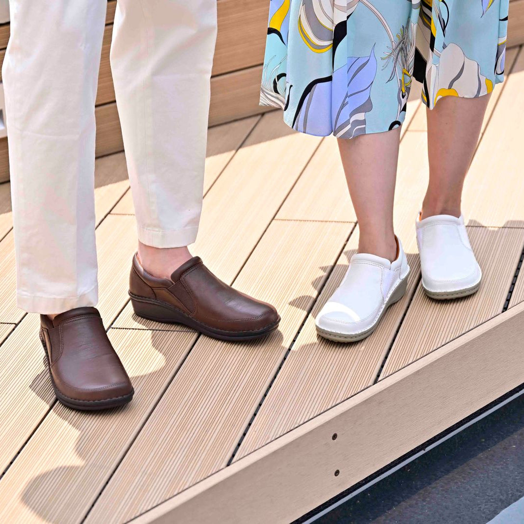 【ユニセックス】No.10888 スリッポンシューズ（ブラック、チョコ、アイボリー、トープグレー、ネイビー）