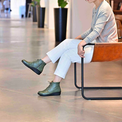 No.60723 定番レースアップブーツ（ブラック、ダークブラウン、カーキ）