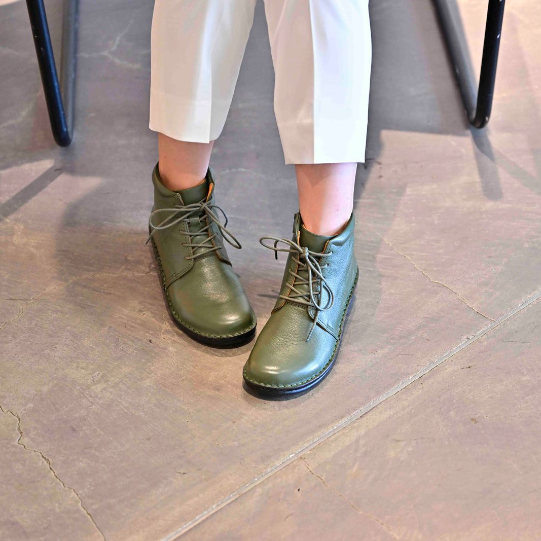 No.60723 定番レースアップブーツ（ブラック、ダークブラウン、カーキ）