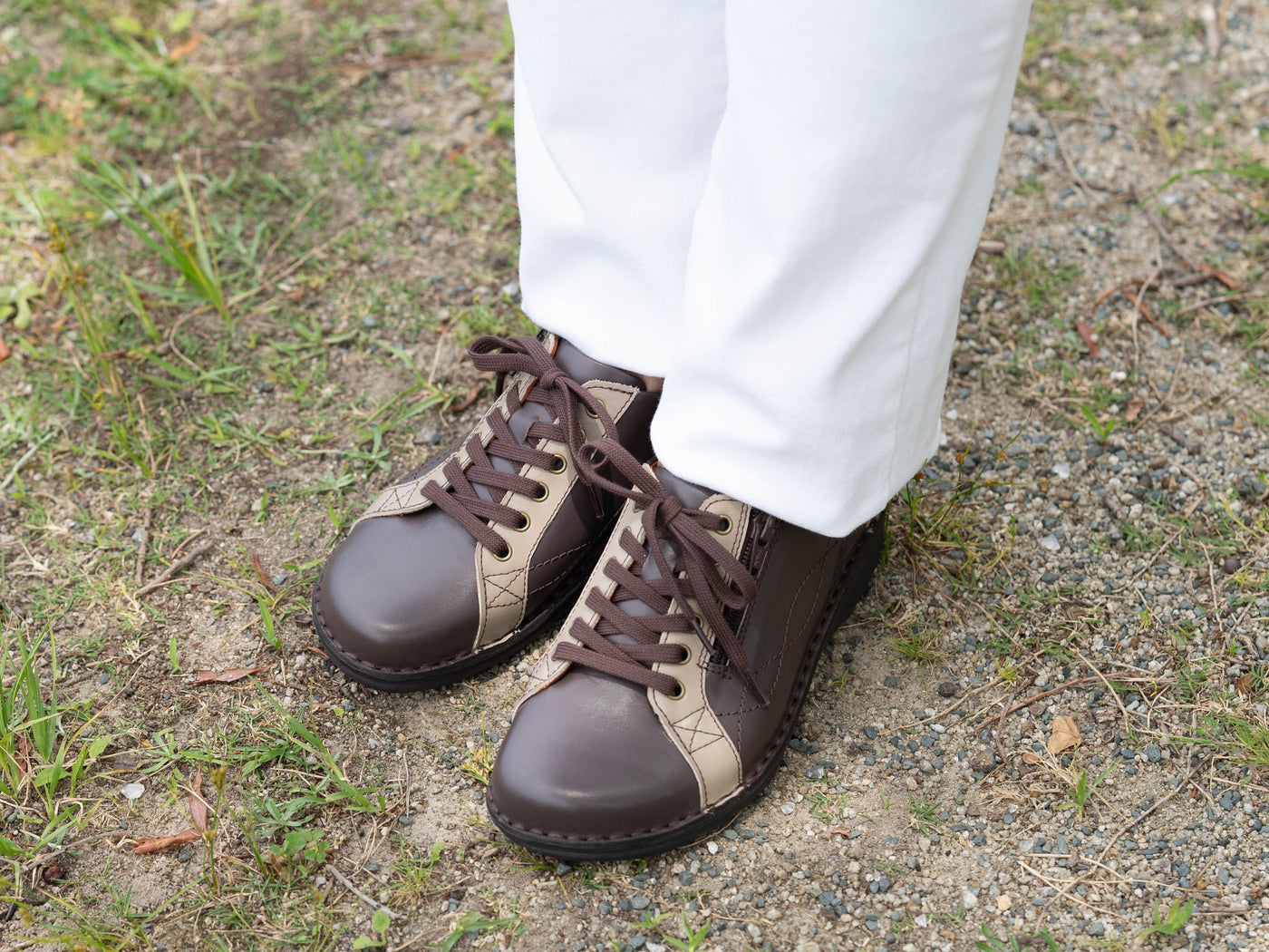 【SALE】No.10753 スポーティーレースアップシューズ（ダークブラウン＆グレージュ）