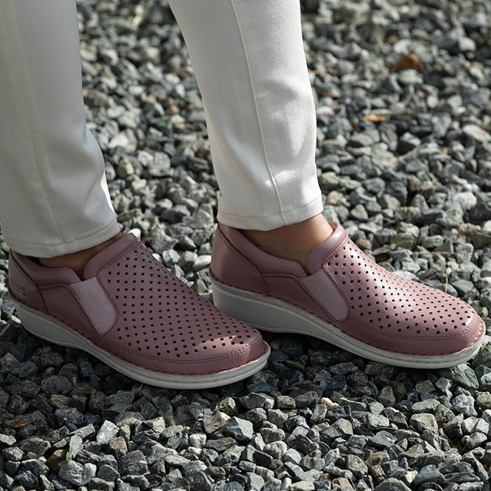 【SALE】No.60814　パンチングスリッポン（スカイブルー、ピンク）