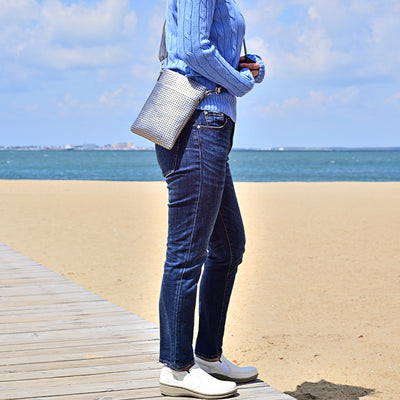 BP-0002　スマホショルダー／パンチング（ブラック、ガンメタリック）