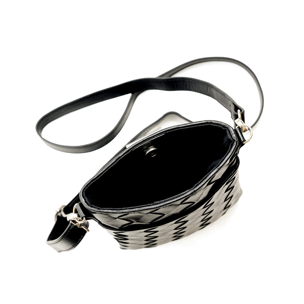 BM-0002　スマホショルダー／メッシュ（ブラック、ガンメタリック）