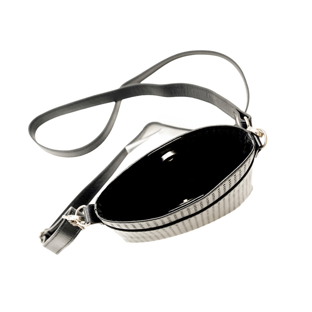 BP-0002　スマホショルダー／パンチング（ブラック、ガンメタリック）