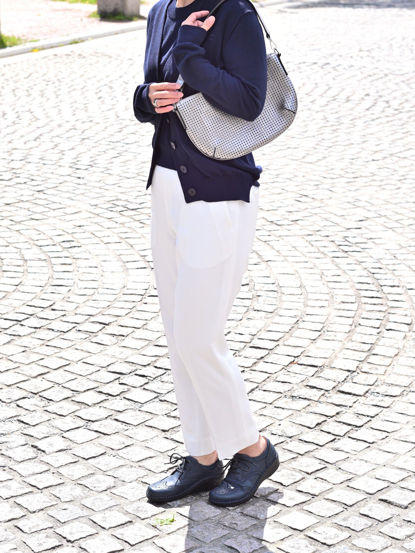 BP-0004　2wayショルダーバッグ／パンチング（ブラック、ガンメタリック）